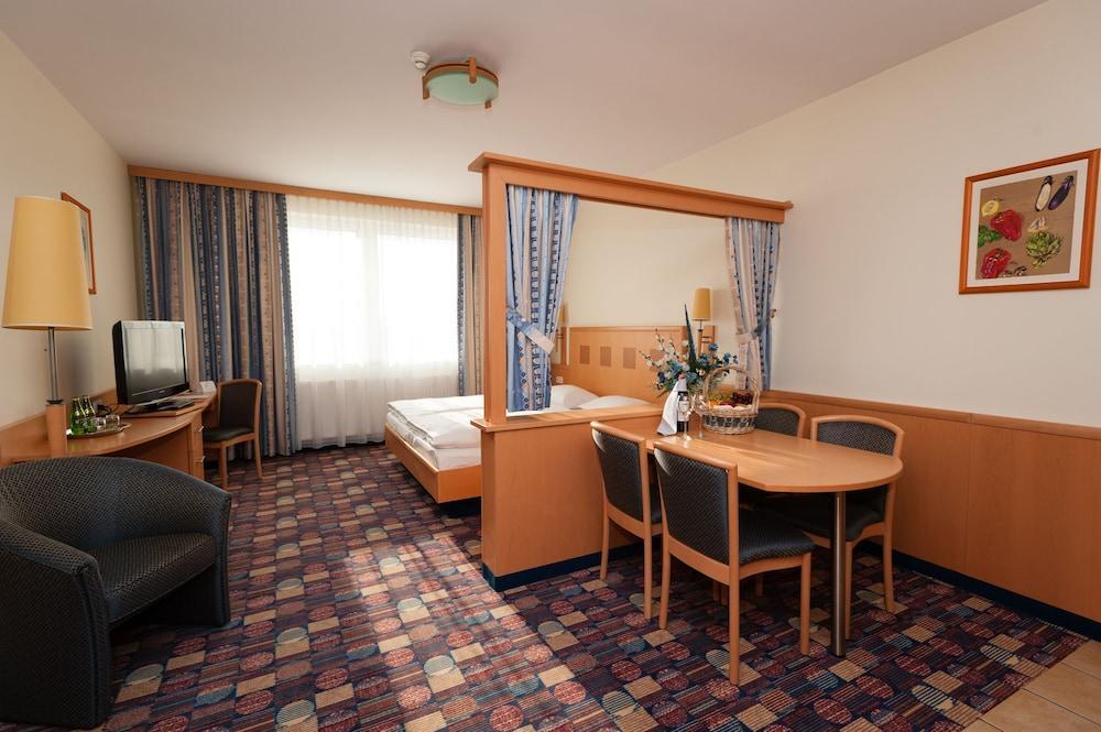 Hotel Partner Warsaw Exterior photo